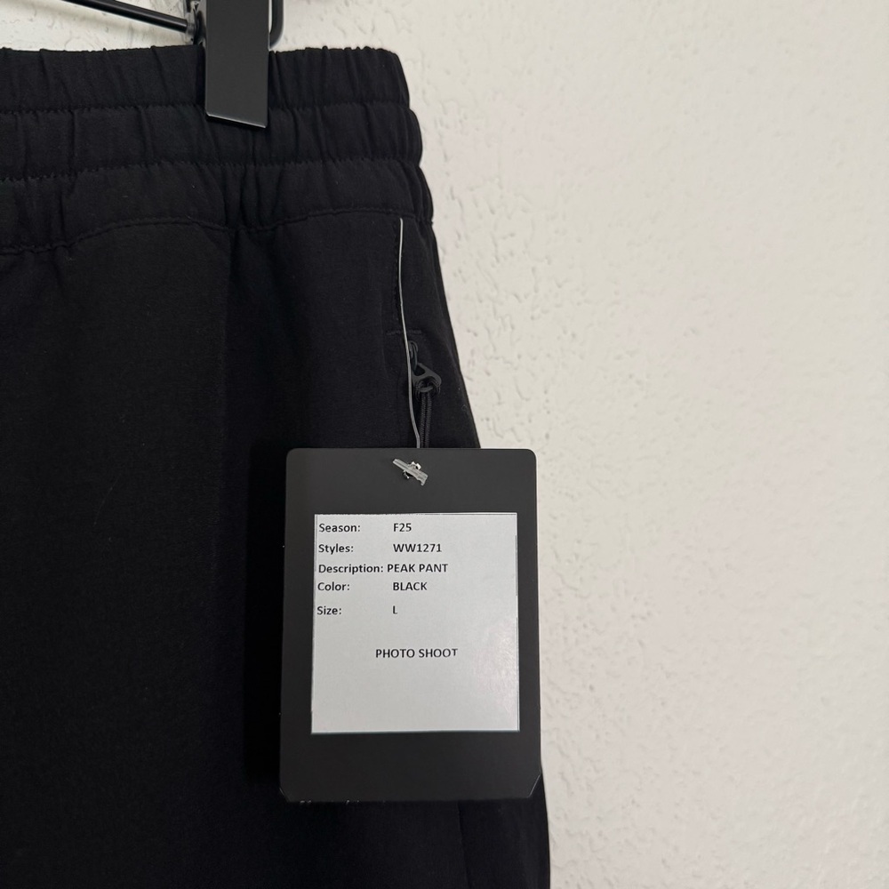 Beyond Yoga Peak Mid Rise Cargo Bungee Pant in Black Size Large NEW - Picture 7 of 9